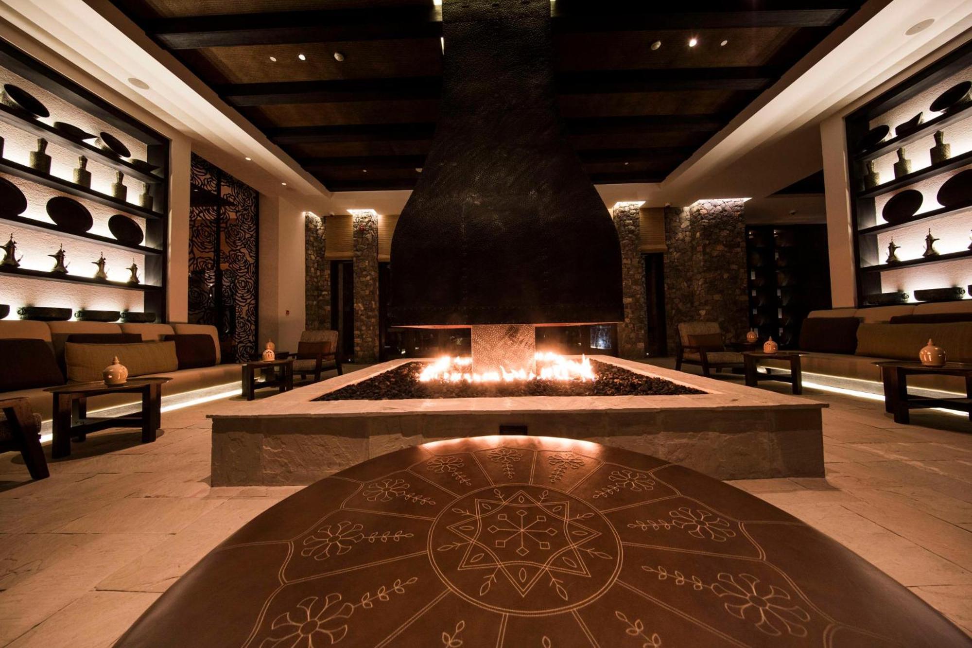 Hotel Alila Jabal Akhdar Al Khutaym Esterno foto The lobby of the hotel