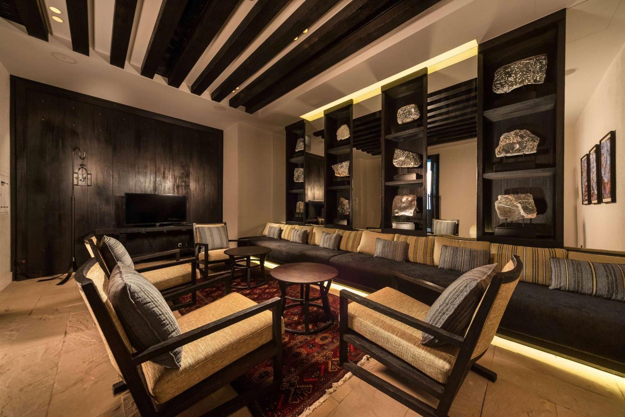 Hotel Alila Jabal Akhdar Al Khutaym Esterno foto The lounge at the airport