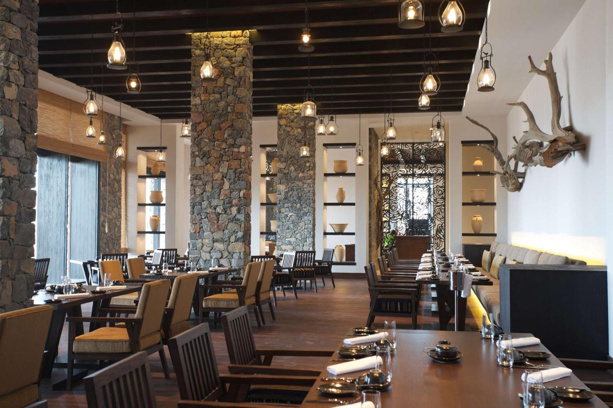 Hotel Alila Jabal Akhdar Al Khutaym Esterno foto The interior of the restaurant