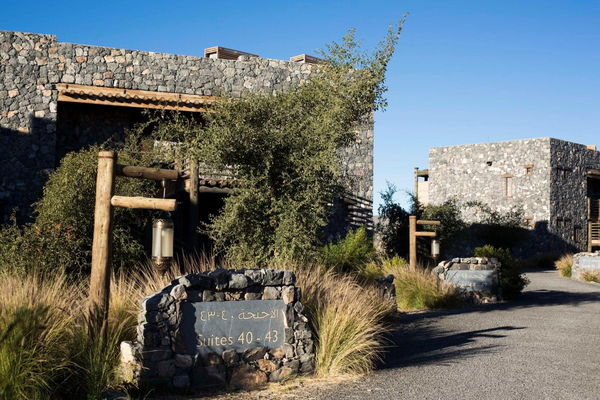 Hotel Alila Jabal Akhdar Al Khutaym Esterno foto The entrance to the hotel