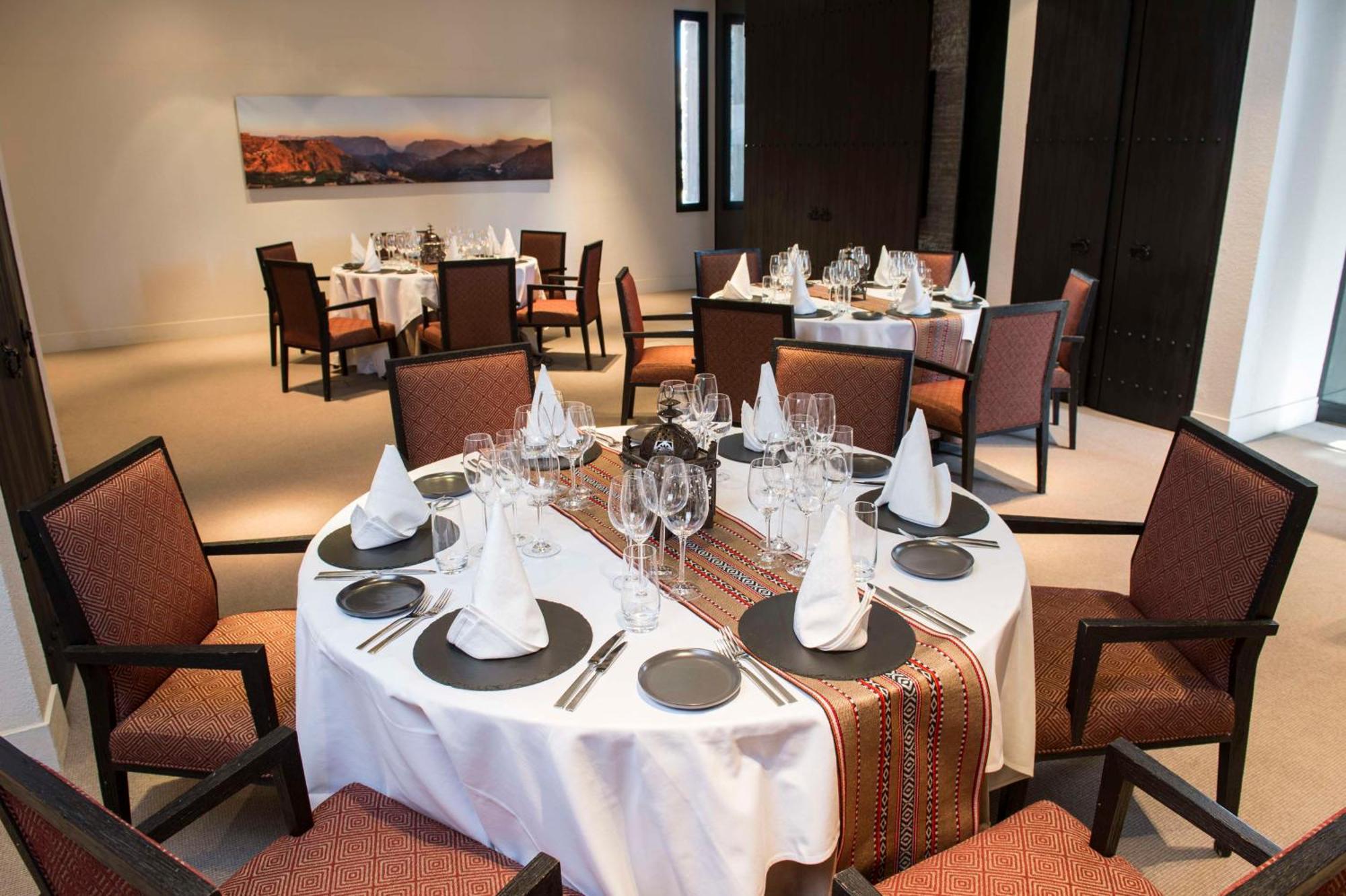 Hotel Alila Jabal Akhdar Al Khutaym Esterno foto The restaurant at the lodge